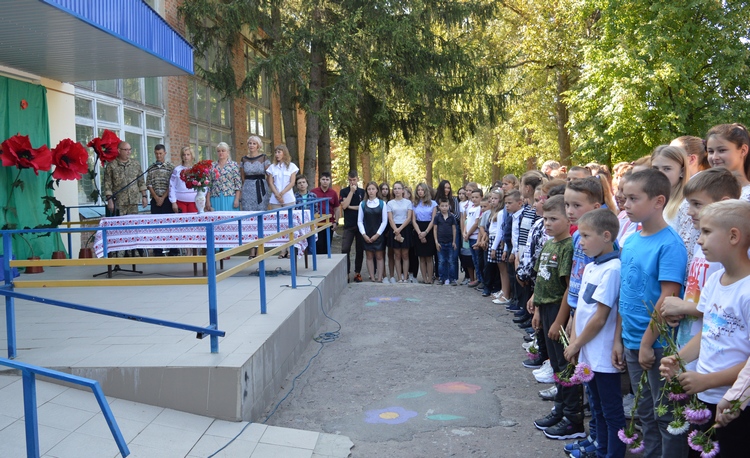 У Дружбівській громаді відкрили меморіальну Дошку земляку,  воїну, загиблому на сході України.